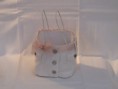 /album/galeria-de-fotos-pagina-inicial/menina-calcao-branco-e-salmao-porta-produtos-bebe-jpg/